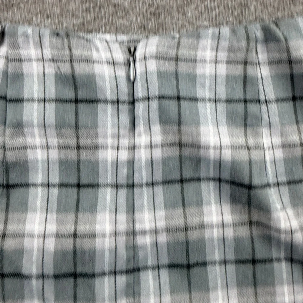 Eyeshadow Gray Plaid Mini Skirt with Front Slits Size 7 Women's Casual Preppy - Picture 4 of 8